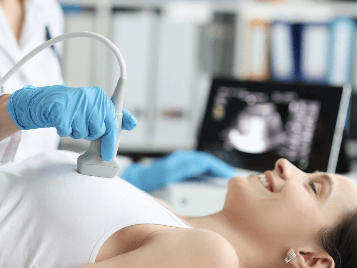 Exames ginecológicos essenciais após os 40: cuidados preventivos em cada fase da vida